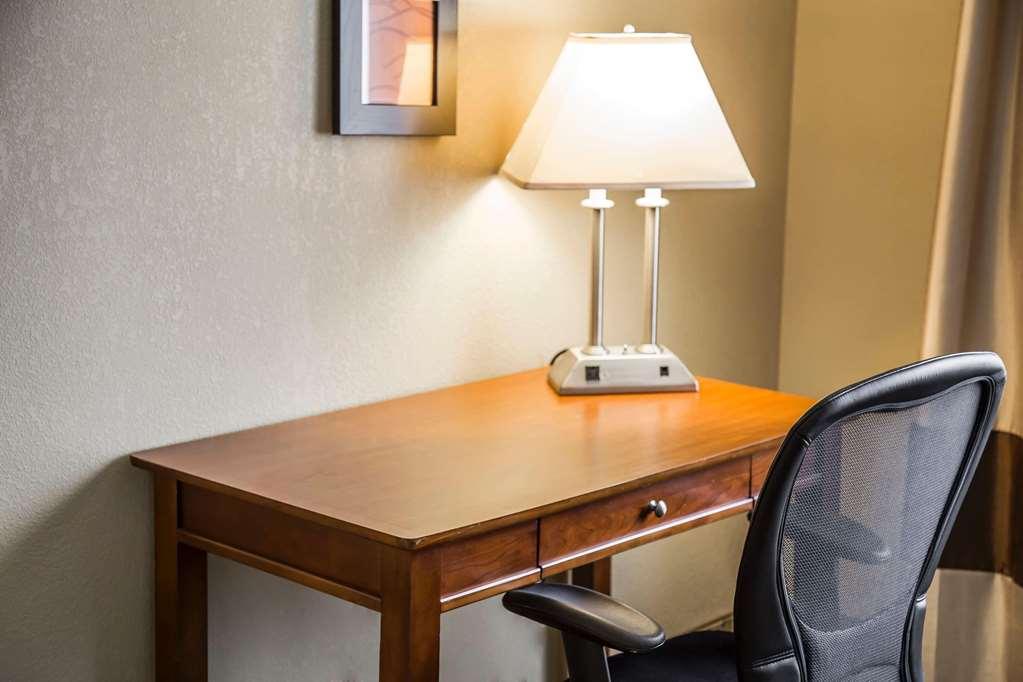 Quality Inn & Suites Bradford Zimmer foto